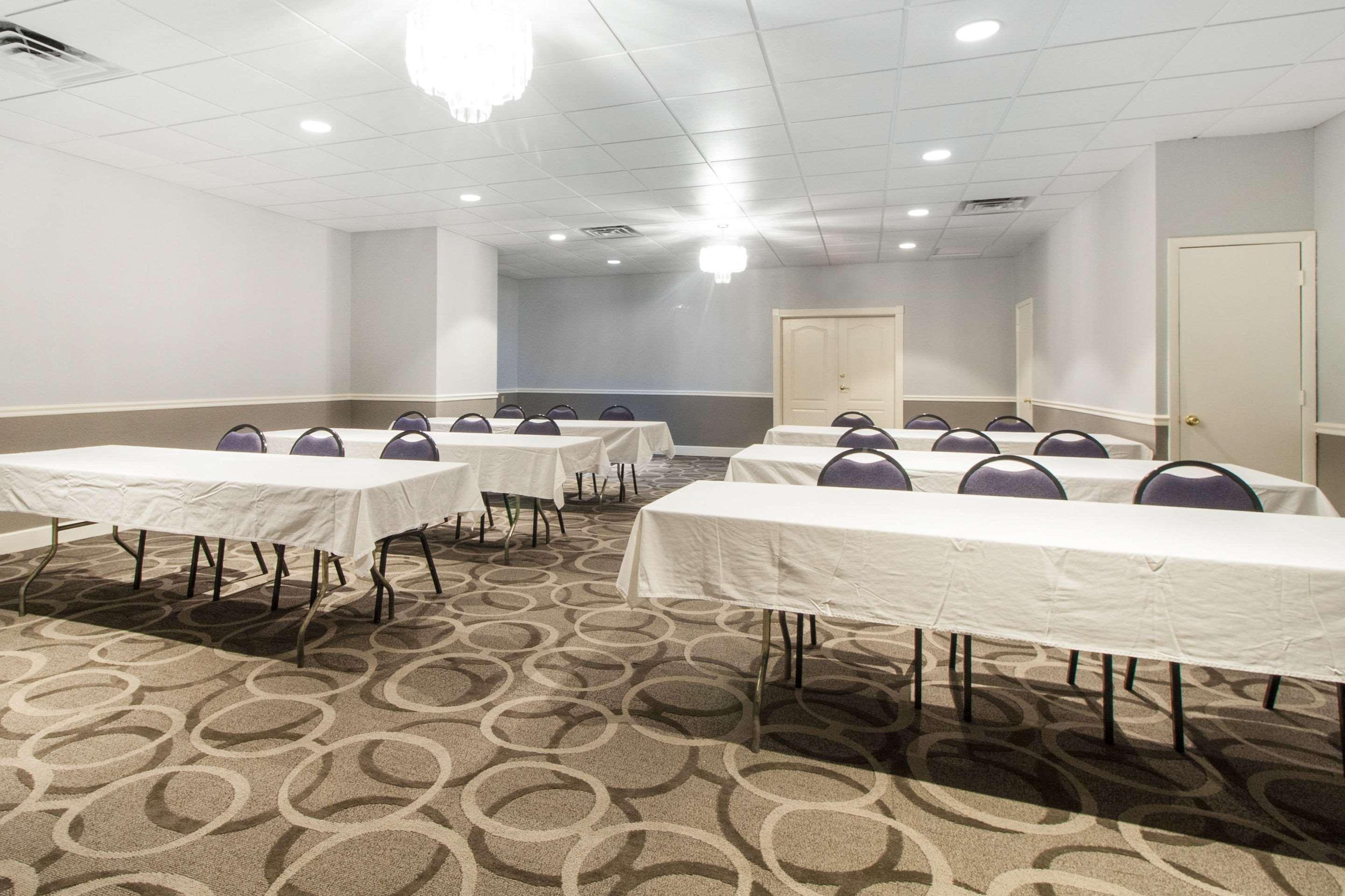 Quality Inn & Suites Conference Center New Port Richey Buitenkant foto